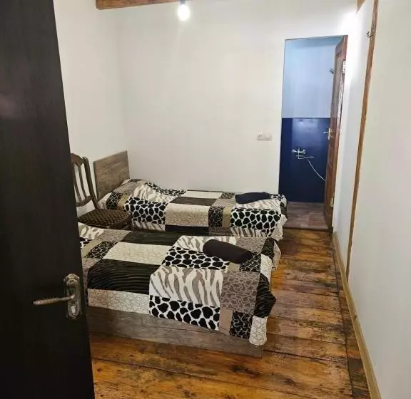 پانسیون Guesthouse Svanuri Sakhli