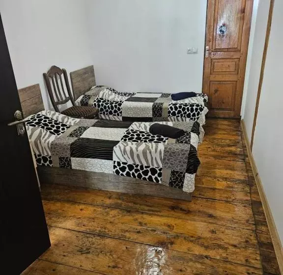 پانسیون Guesthouse Svanuri Sakhli