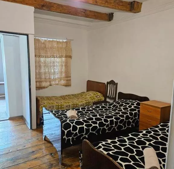 پانسیون Guesthouse Svanuri Sakhli