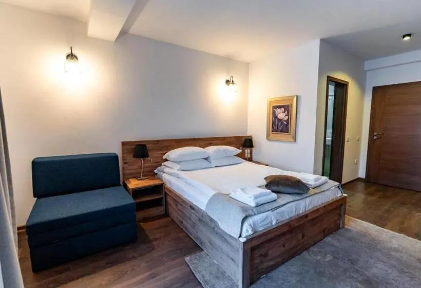 Maar Hotel Brezovice
