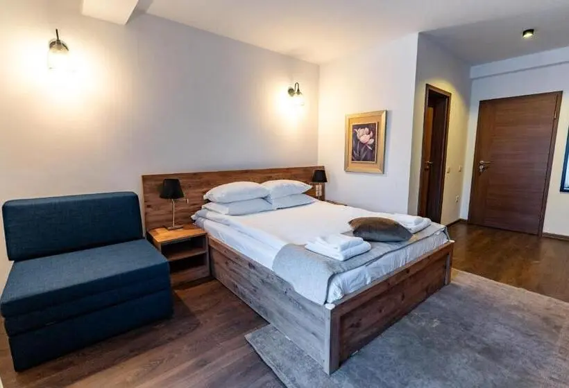 Maar Hotel Brezovice