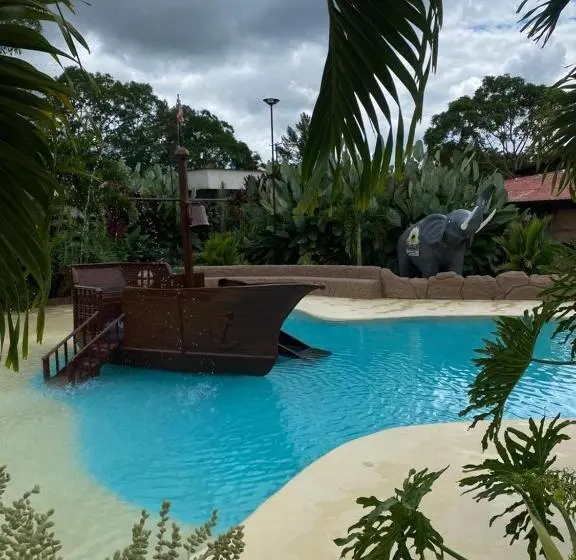 ホテル Mahawi Resort