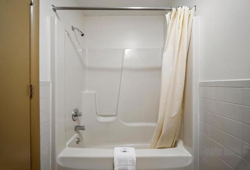 فندق صغير Executive Inn