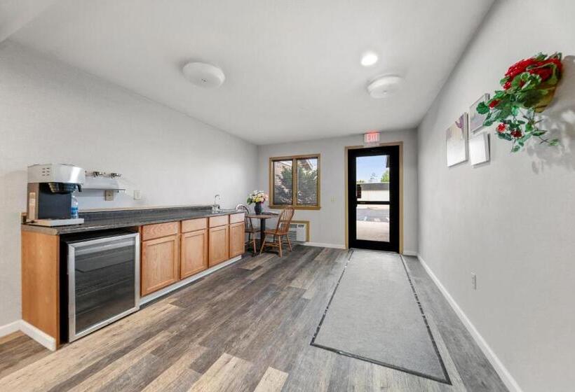 فندق صغير Executive Inn