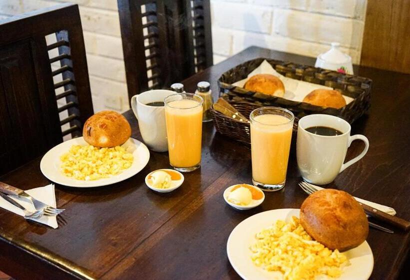 Bed & Breakfast Chuza Longa Home