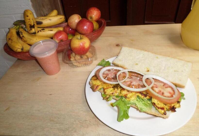 Bed & Breakfast Chuza Longa Home