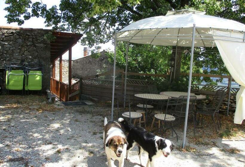 تختخواب و صبحانه Ferme Des Combettes