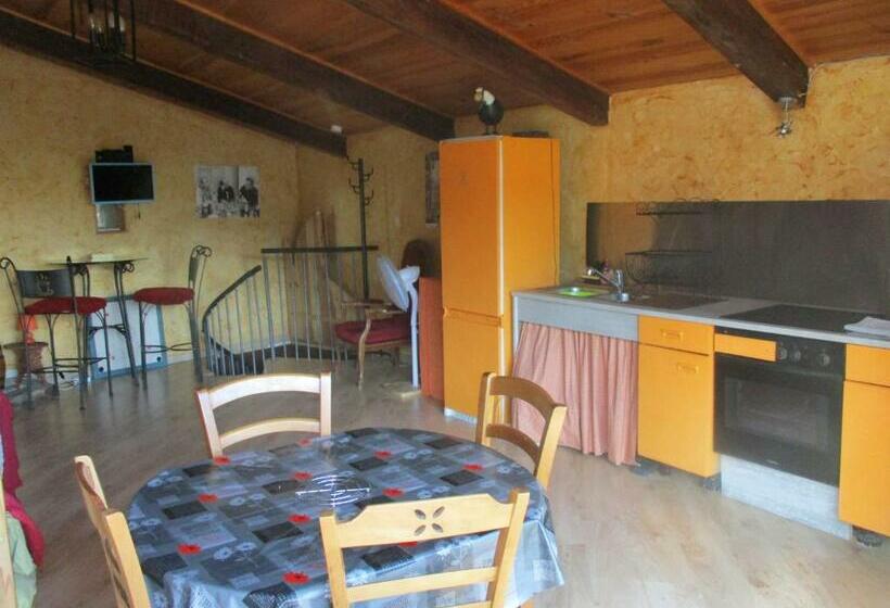 تختخواب و صبحانه Ferme Des Combettes