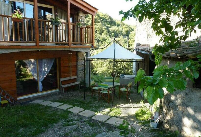 تختخواب و صبحانه Ferme Des Combettes