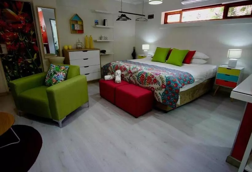 ベッドアンドブレックファースト Milly S Touch Studios