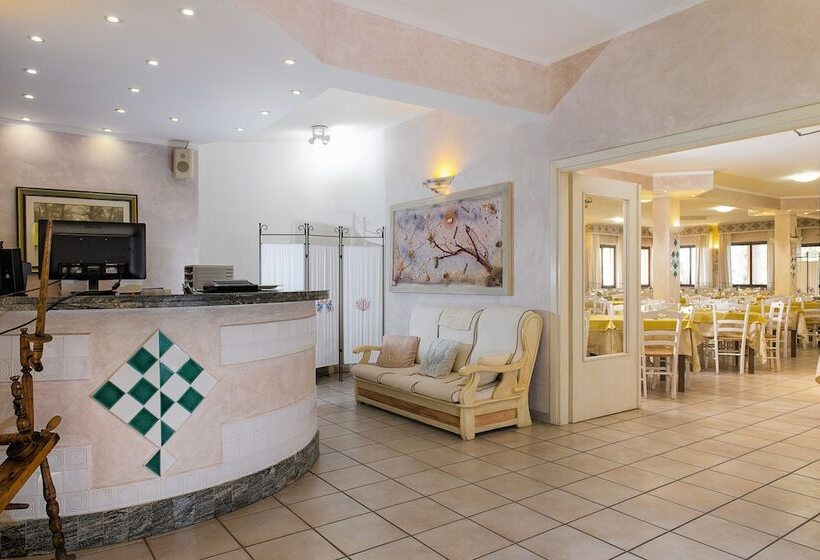 Отель Montiruju