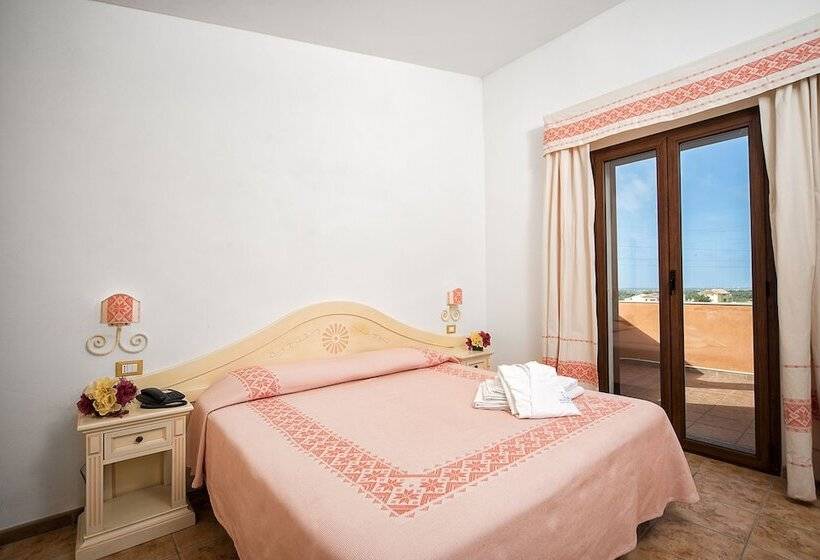 Отель Montiruju