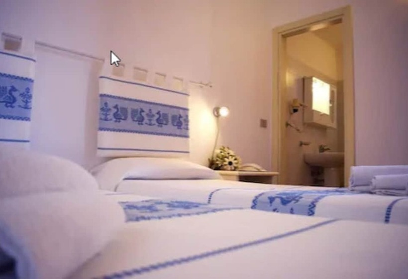 Отель Montiruju