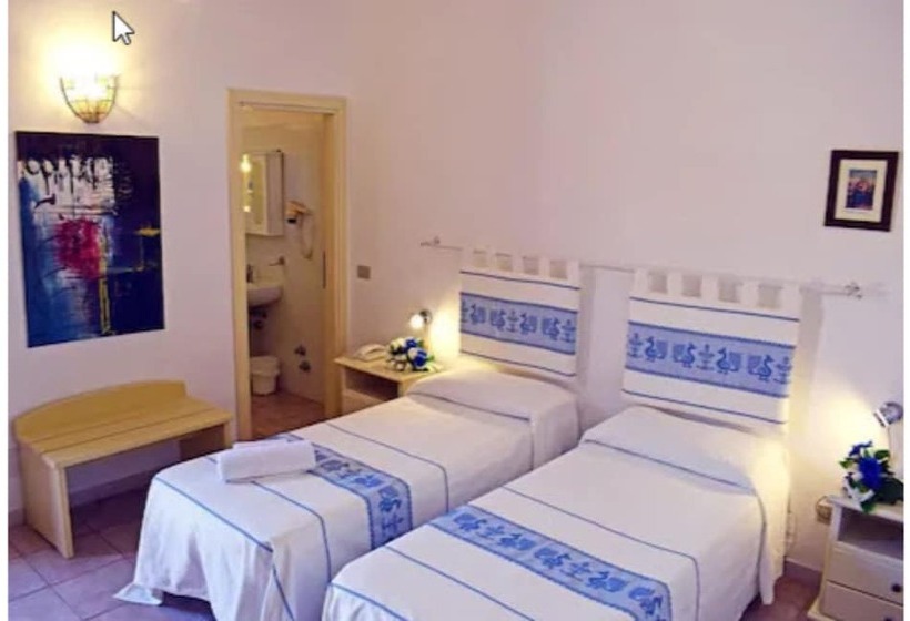 Отель Montiruju