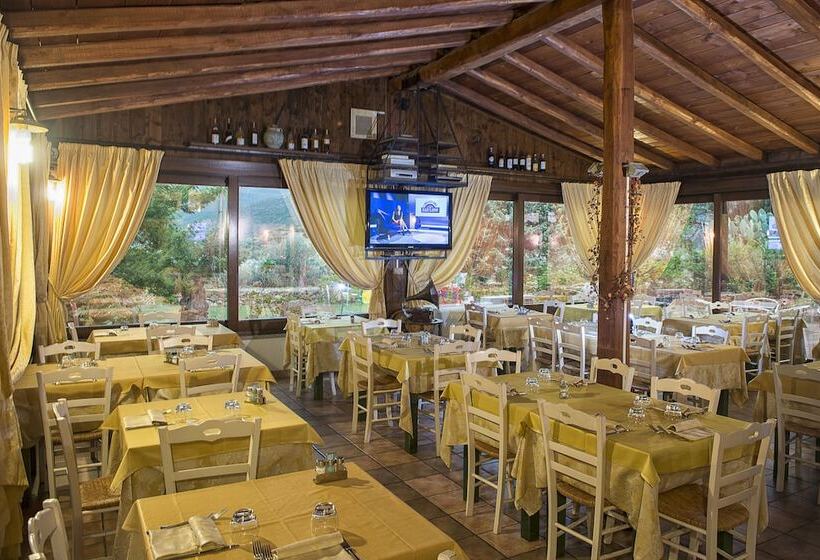 Отель Montiruju