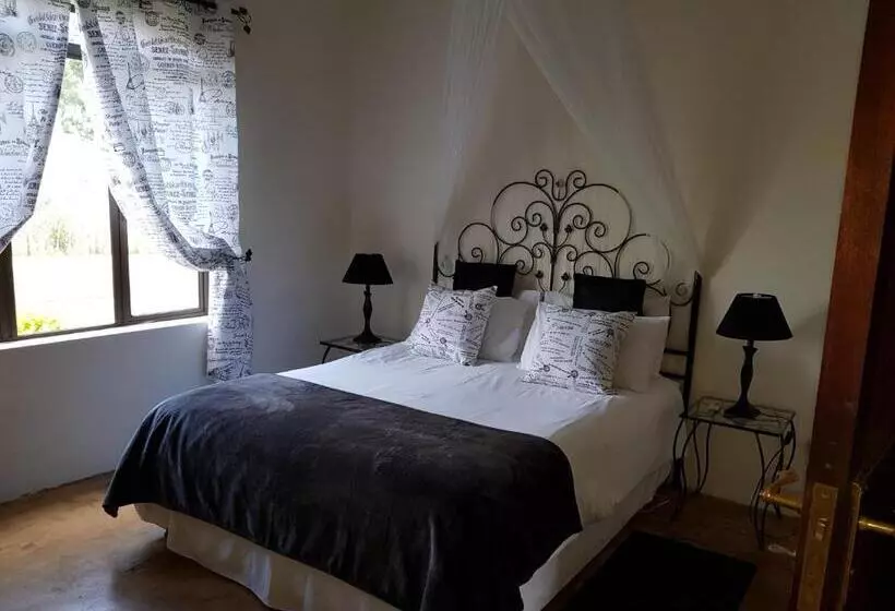 Hotelli River Crossing