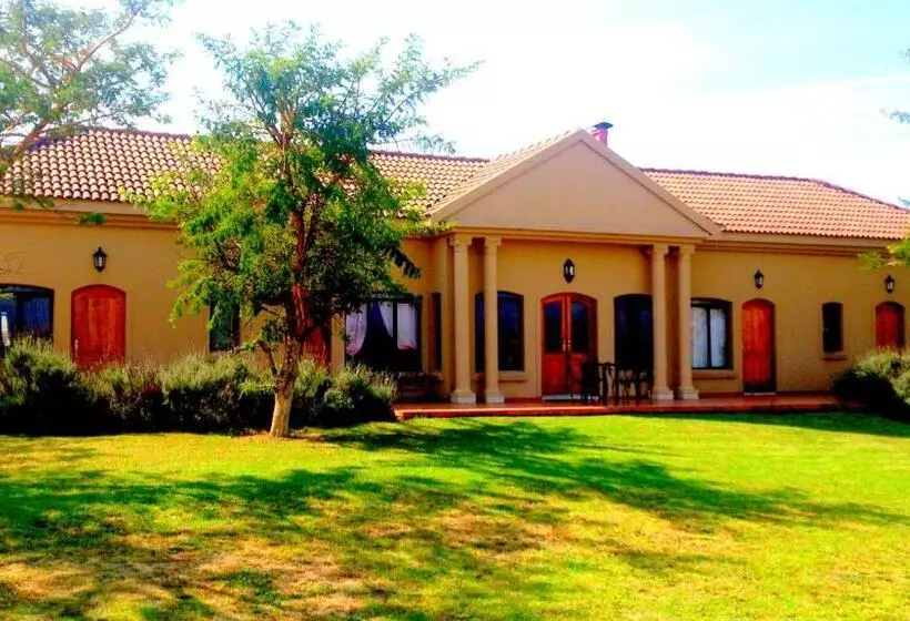 Hotelli River Crossing