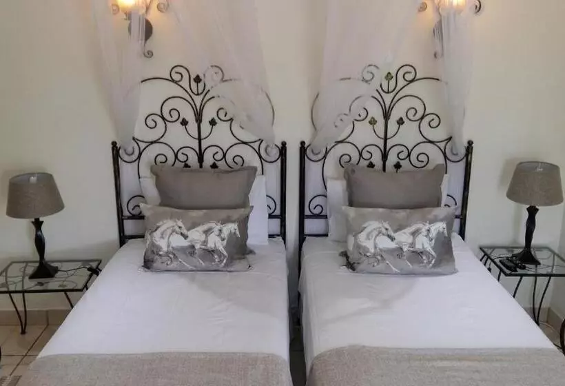 Hotelli River Crossing