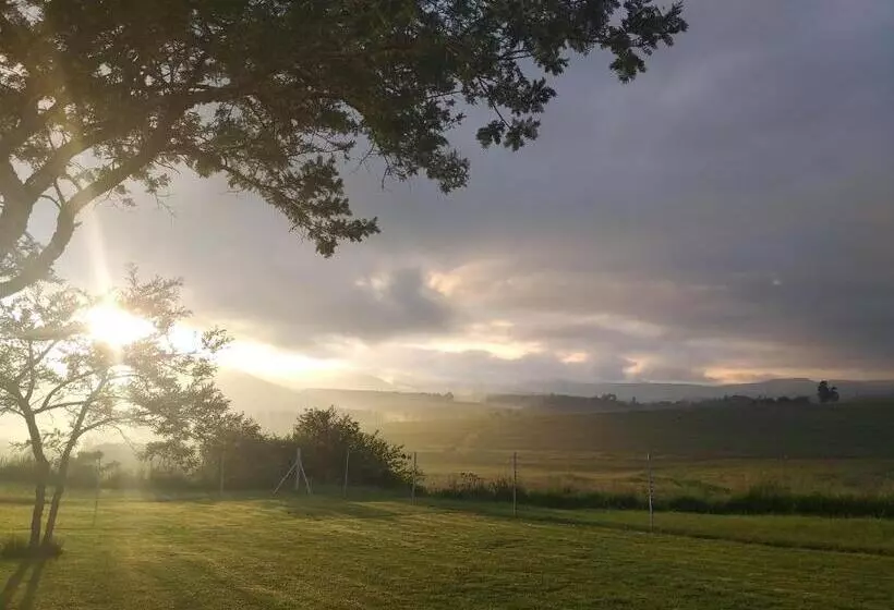 Hotelli River Crossing
