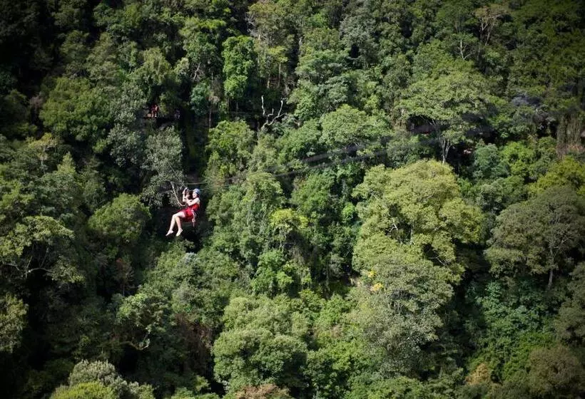 Hotelli River Crossing