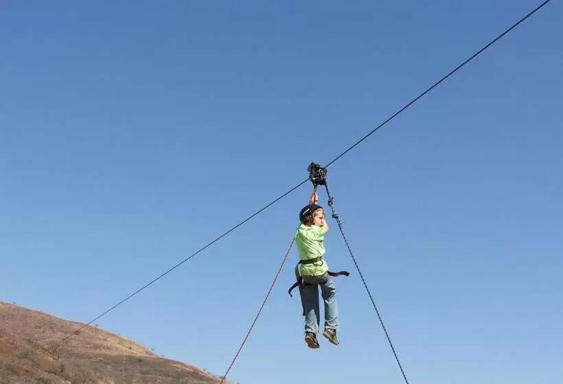 Hotelli River Crossing