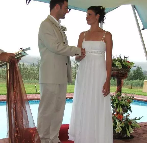 Hotelli River Crossing