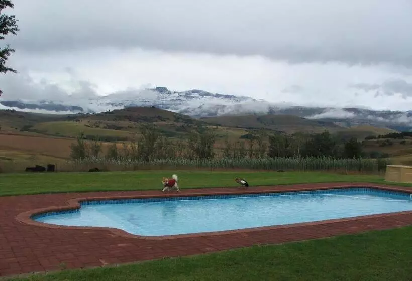 Hotelli River Crossing