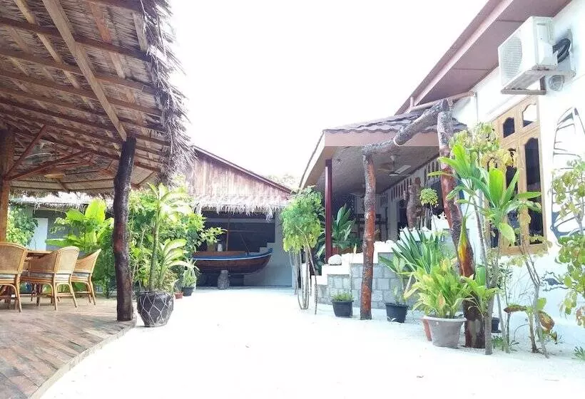 پانسیون Alvi Star Inn