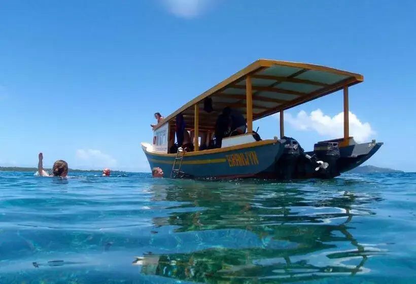 Hotelli Bunaken Divers Sea Breeze Resort