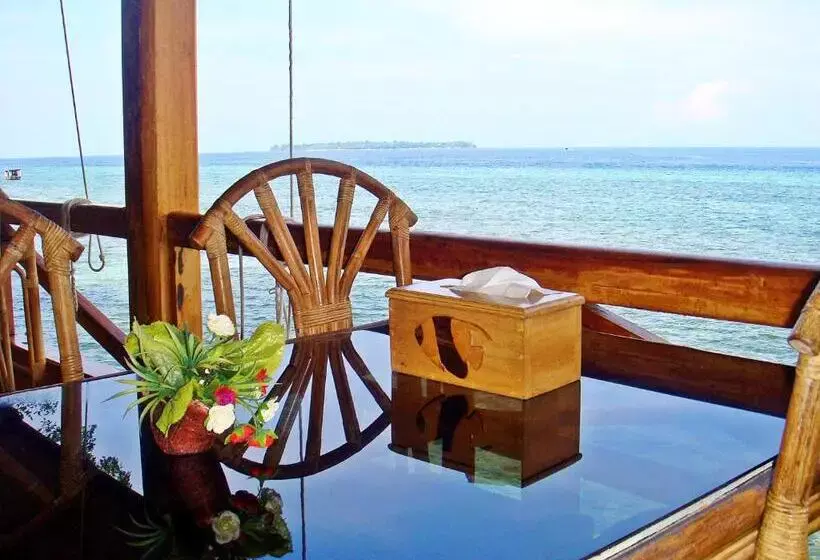 Hotelli Bunaken Divers Sea Breeze Resort