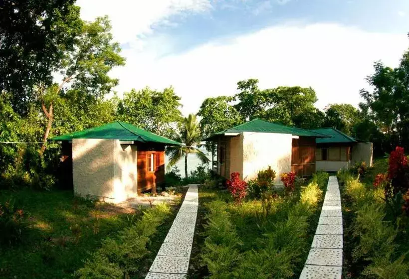 Hotelli Bunaken Divers Sea Breeze Resort