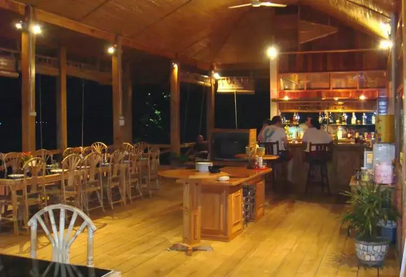 Hotelli Bunaken Divers Sea Breeze Resort