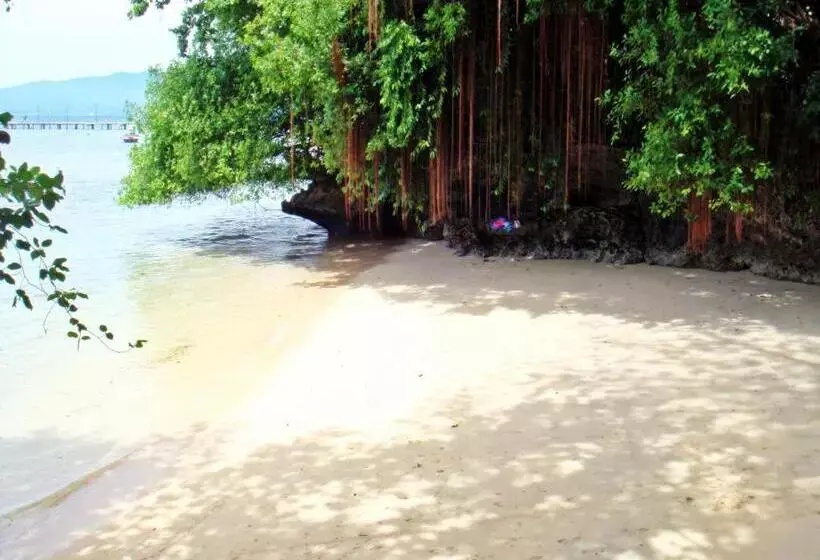 Hotelli Bunaken Divers Sea Breeze Resort