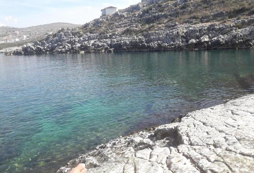 تختخواب و صبحانه Villa La Quiete   Adults Only