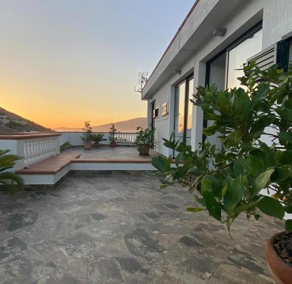 تختخواب و صبحانه Villa La Quiete   Adults Only