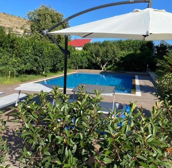 تختخواب و صبحانه Villa La Quiete   Adults Only