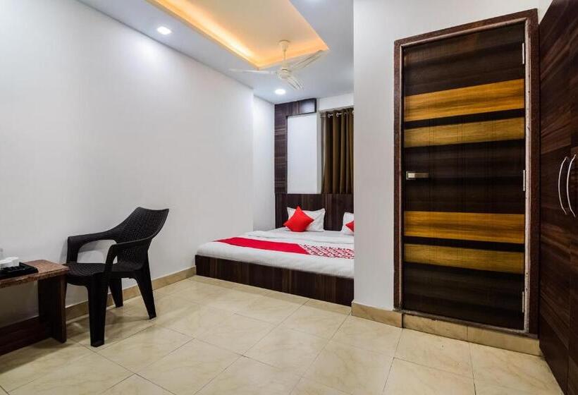 Fabhotel Tak International