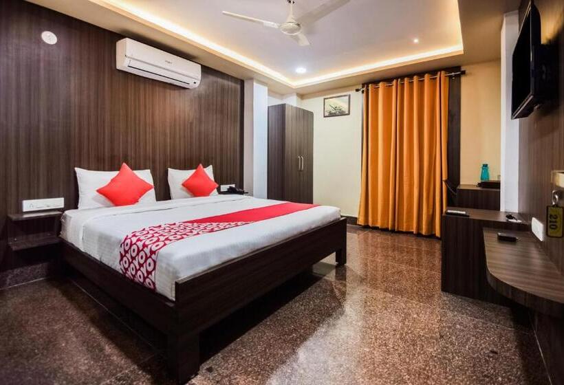 Fabhotel Tak International