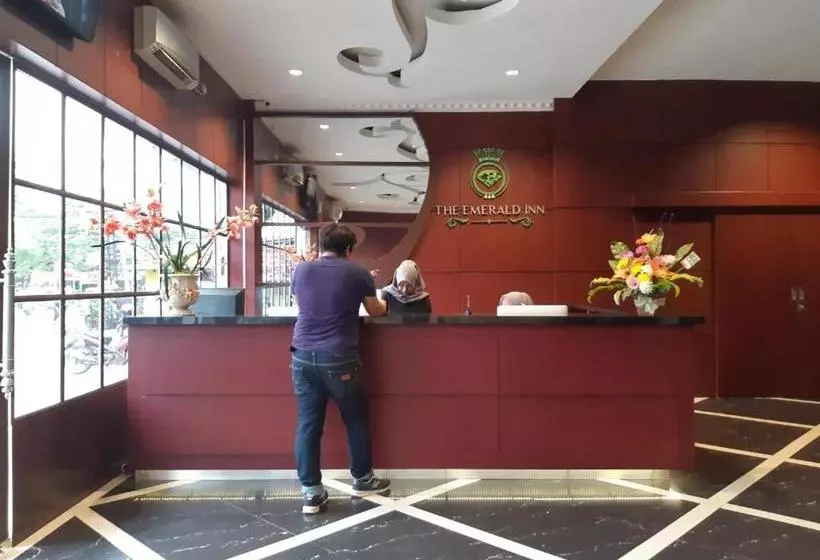 ホテル The Emerald Inn