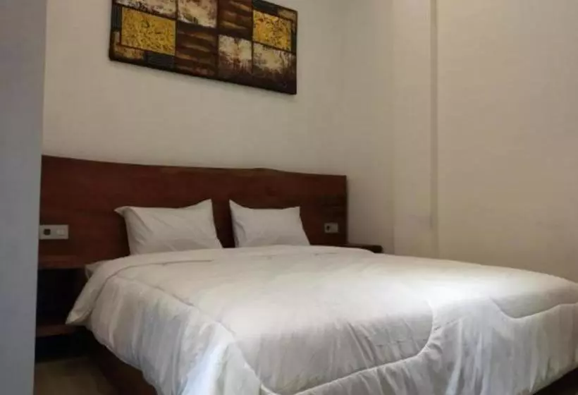 ホテル The Emerald Inn