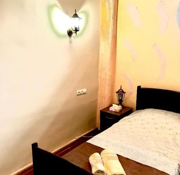 Schronisko Castle House