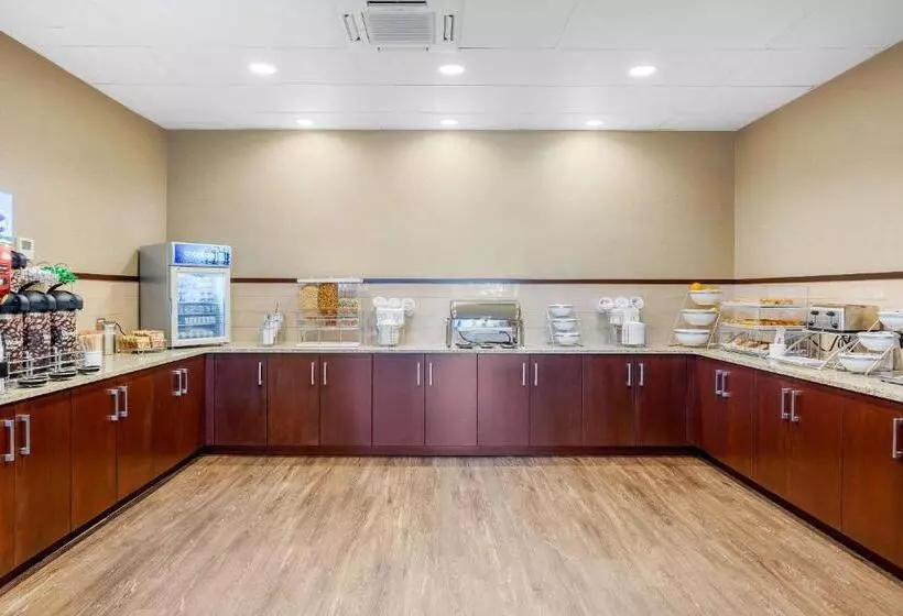 ホテル Comfort Suites Burlington Near I 5