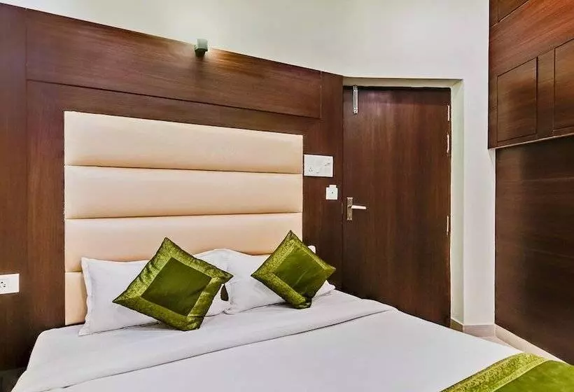 ホテル Treebo Resto  Near Lucknow Railway Station