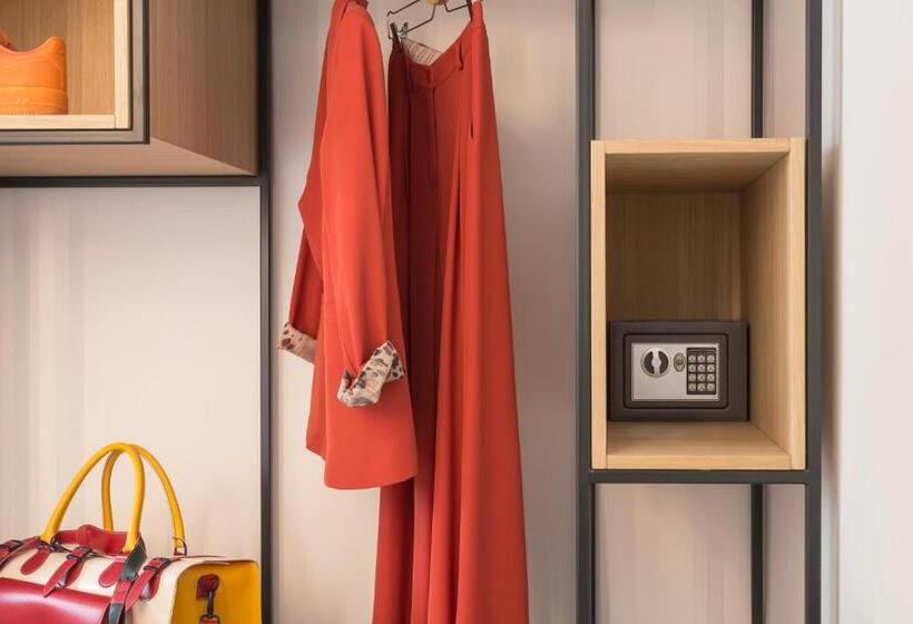 تختخواب و صبحانه Madre