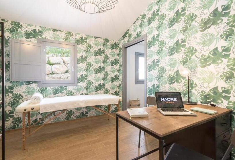 تختخواب و صبحانه Madre