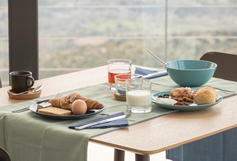 تختخواب و صبحانه Madre