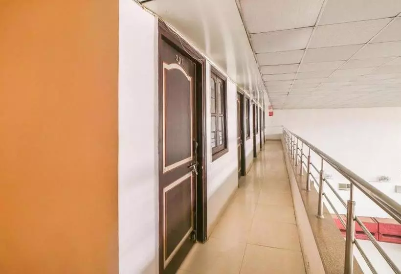 Hotelli Oyo 22502 Gomti Resorts