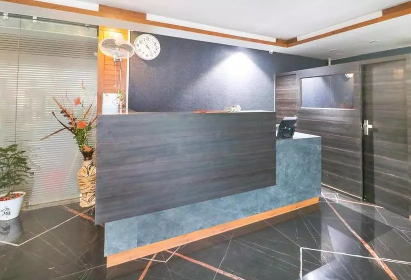 Hotelli Oyo 22502 Gomti Resorts