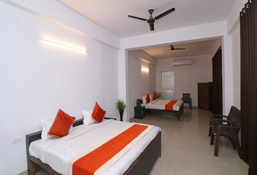 ホテル Oyo 23165 Raghav Resort