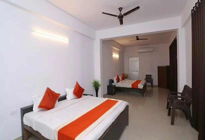 ホテル Oyo 23165 Raghav Resort